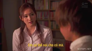Melody marks nhờ bố dượng giúp tập yoga với chiếc quần trong suốt