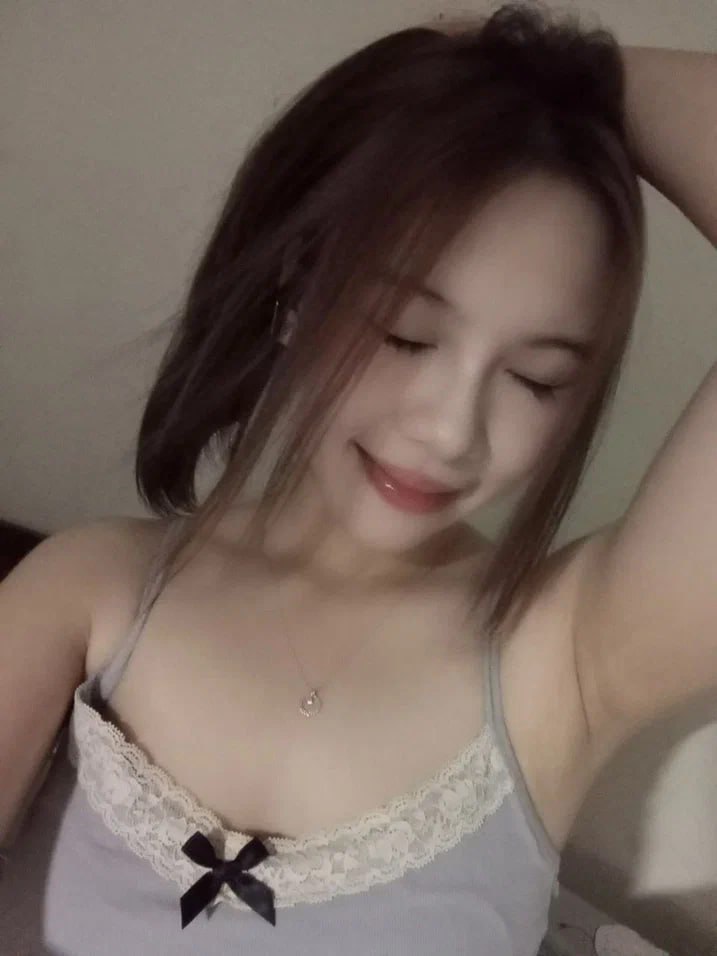 Vợ tôi không có nhà, tôi dụ dỗ bảo mẫu ở nhà, anh chàng thích phụ nữ lớn tuổi, tóc bà già toàn là bạc trắng