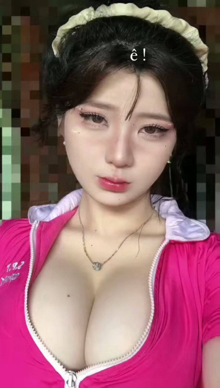 Tình nhân dâm chăm chỉ mút con Hàng dài của anh da đen