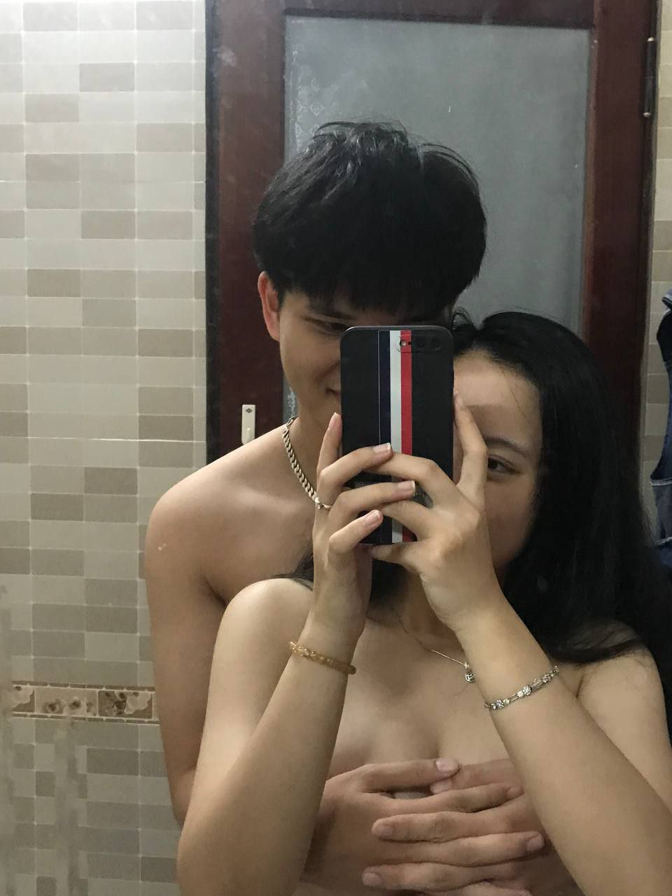Em gái tóc hồng bú cặc rồi cho bạn trai địt đủ kiểu